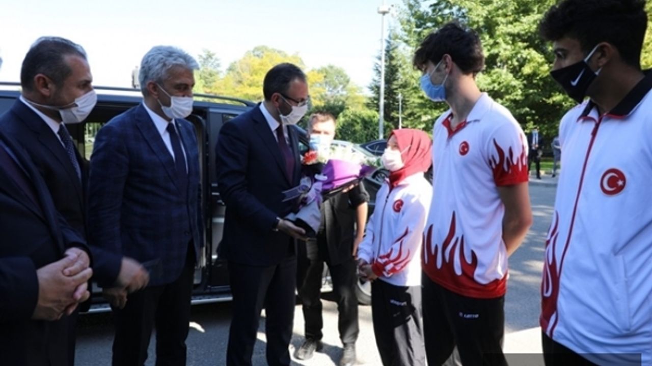 Gençlik ve Spor Bakanı Sayın Dr. Mehmet Muharrem Kasapoğlu Erzincan’a gitti
