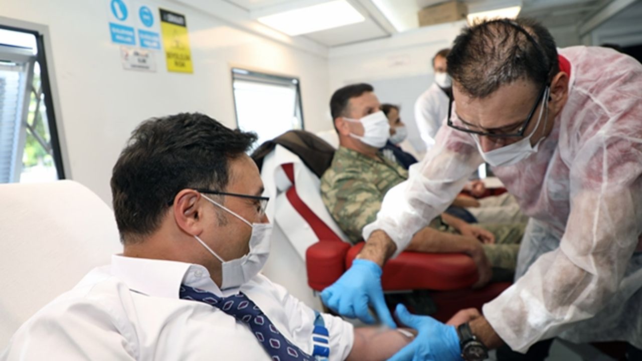 Vali Çiçek hem kan verip can verdi, hem de yaşlıları unutmadı