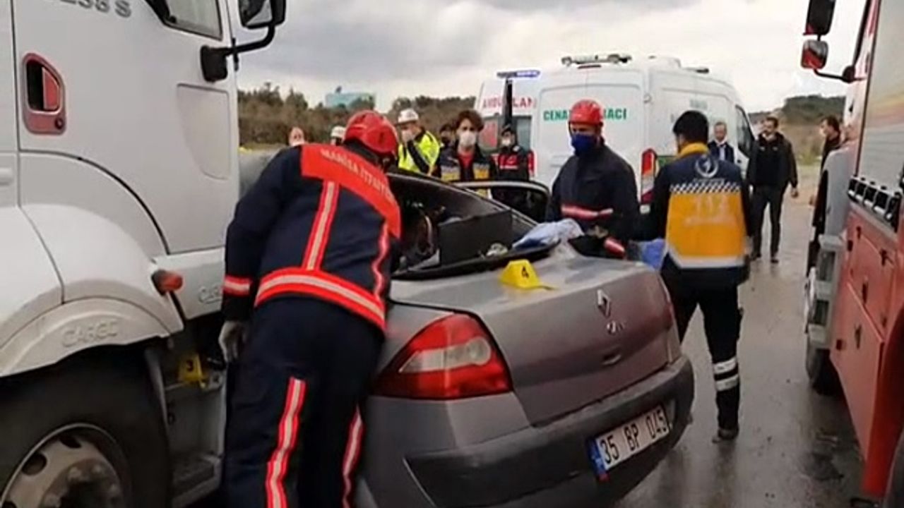 Kamyona çarpan araçtaki 3 kişi hayatını kaybetti!