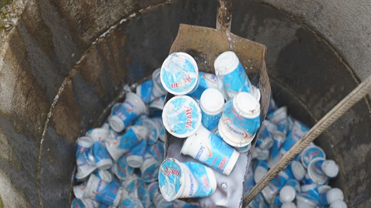 Kanalizasyon hattında yüzlerce bozulmuş ayran bulundu!