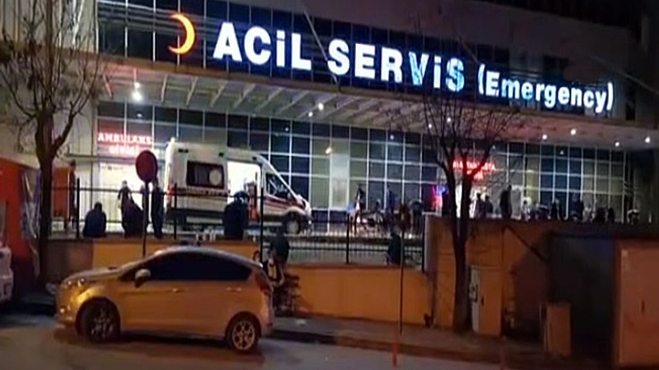 Dilovası TEM'de 2 araç çarpıştı; 7 yaralı