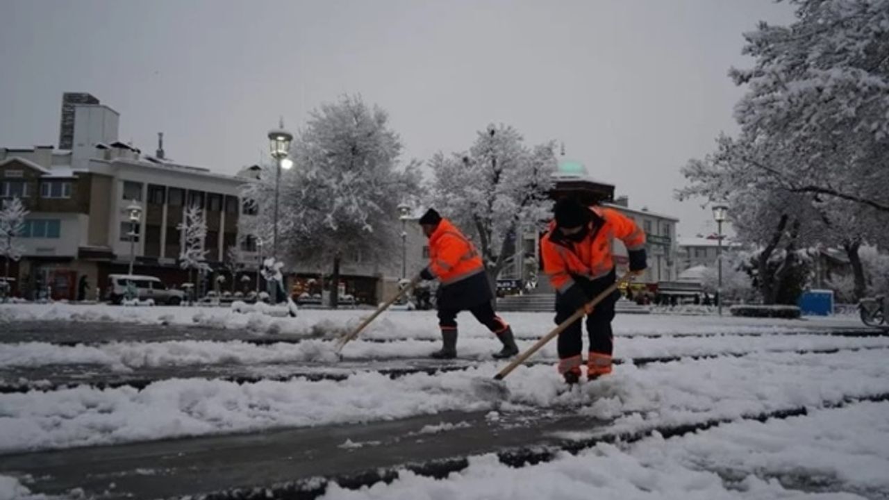 Konya'da 'kar ve buzlanma' mesaisi