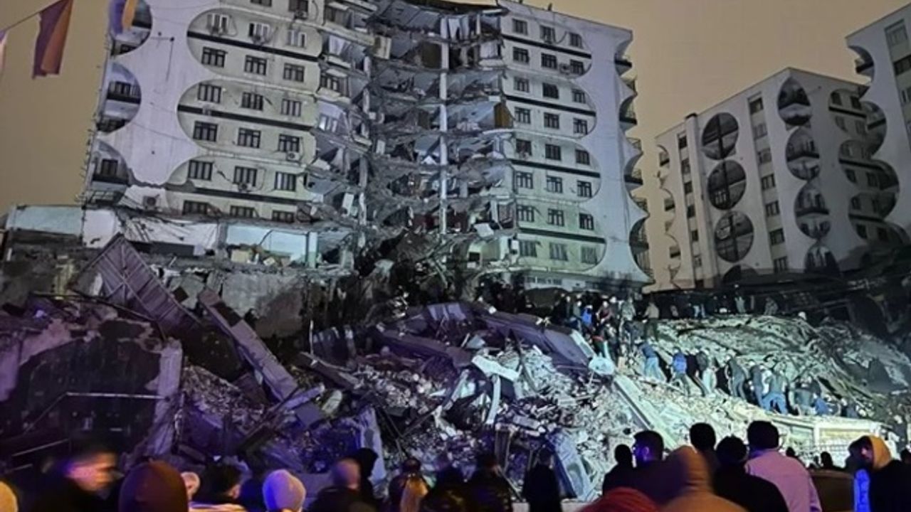 Deprem bölgesinde 3 asker şehit düştü!