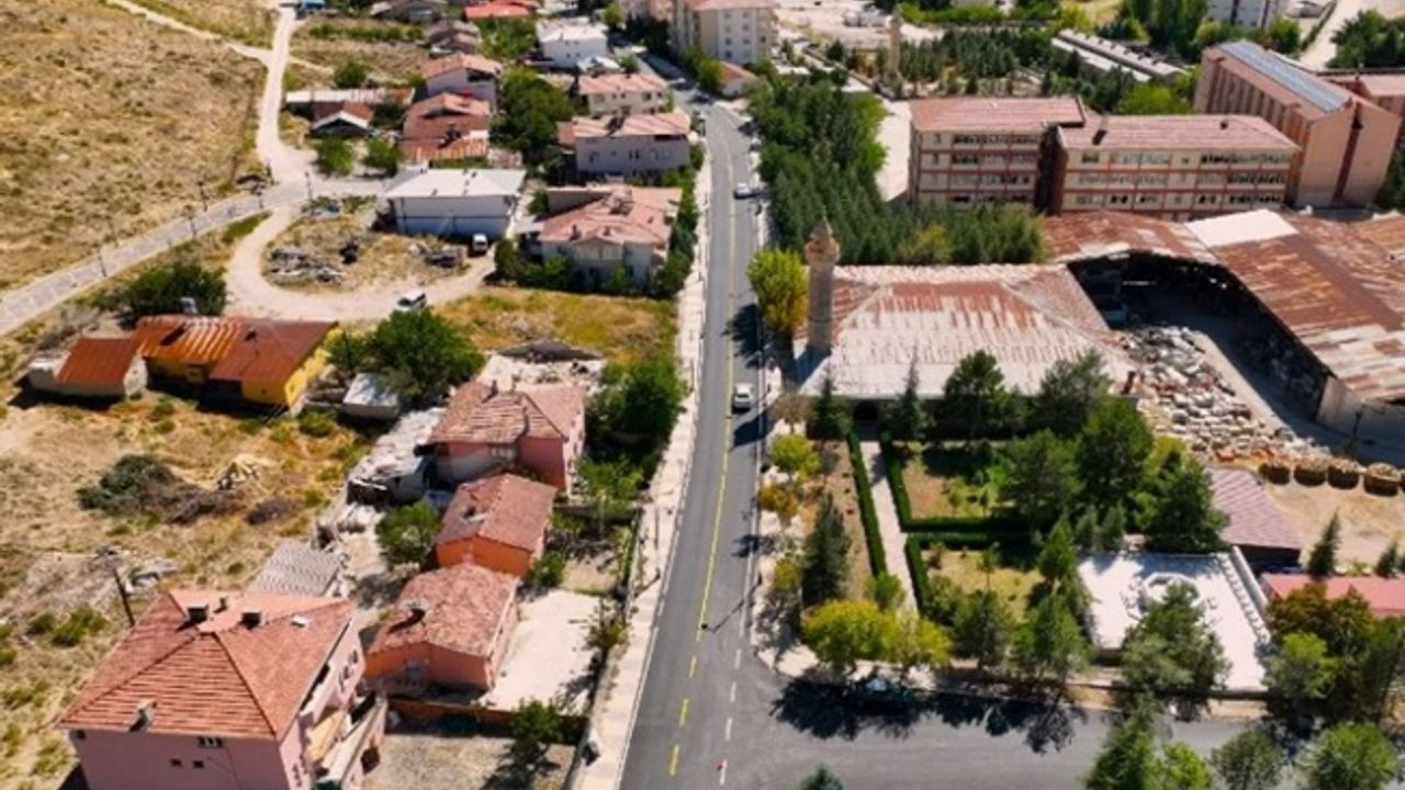 Malatya Darende'de asfalt çalışmaları sürüyor