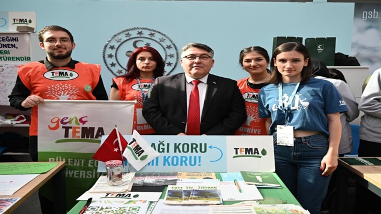 ZBEÜ Rektörü Prof. Dr. İsmail Hakkı Özölçer, Öğrenci Toplukları Tanıtım Günleri’nin açılışına katıldı