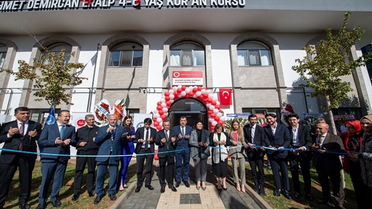 Gaziantep'te Uslu Ailesi tarafından yaptırılan Diyanet Kompleksi düzenlenen törenle açıldı