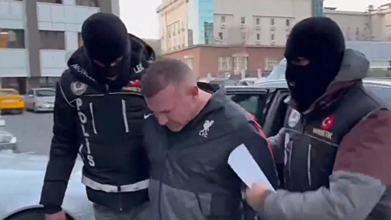 Kırmızı bültenle aranan şahıs İstanbul'da 'Kafes'lendi!