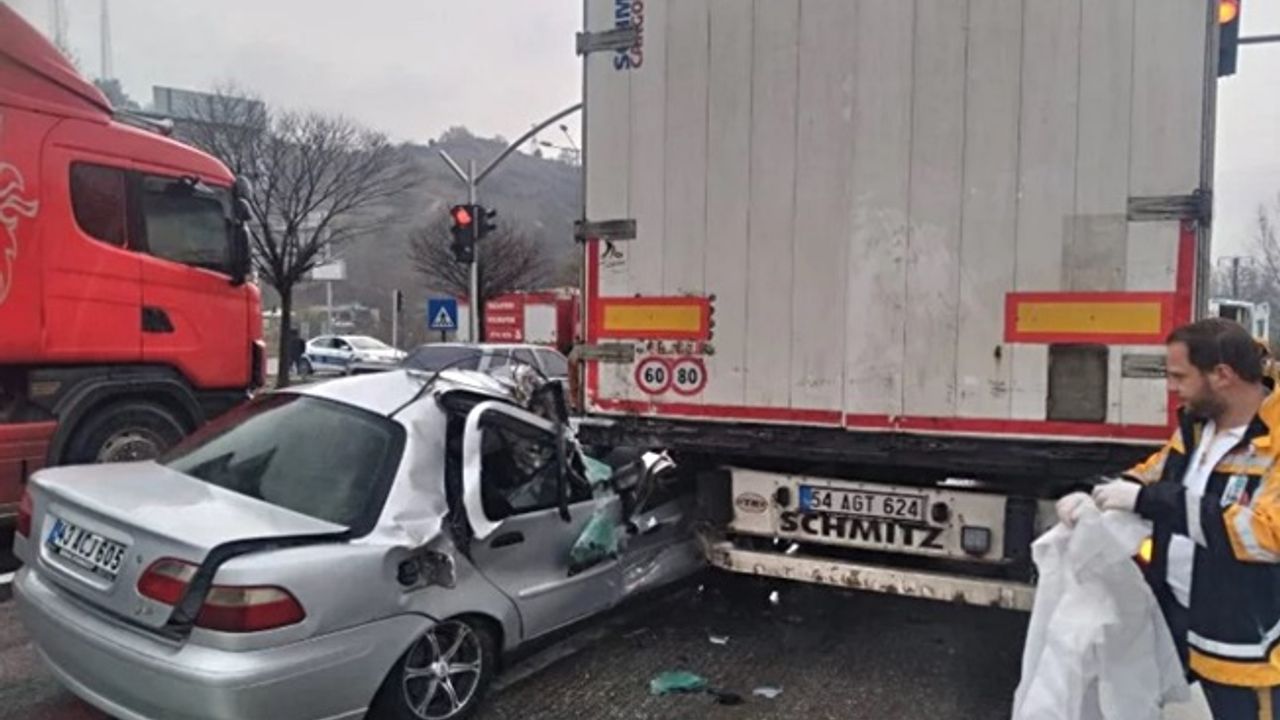 TIR’a otomobil çarptı! 1 ölü 1 yaralı