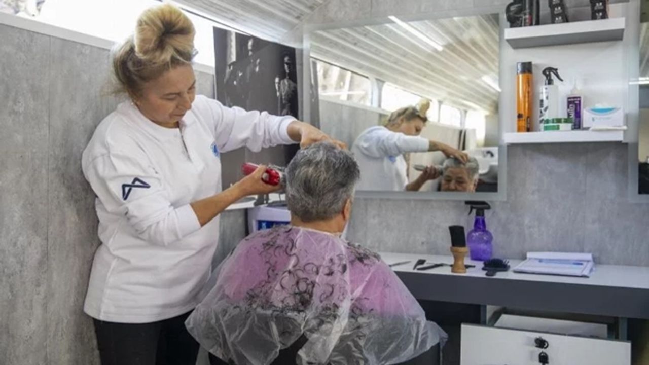 Mobil kuaför ilçe ilçe dolaşıyor