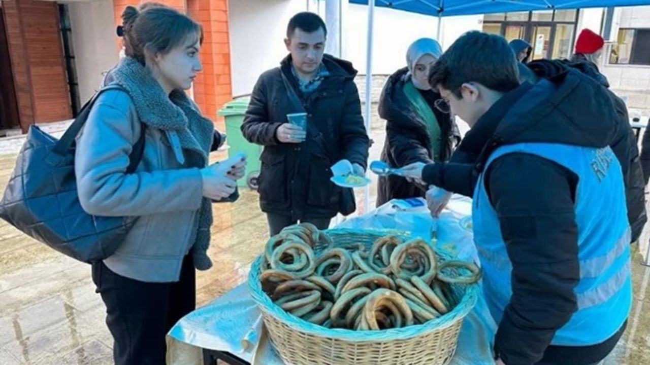 Rize'de öğrencilere sınav öncesi ikram