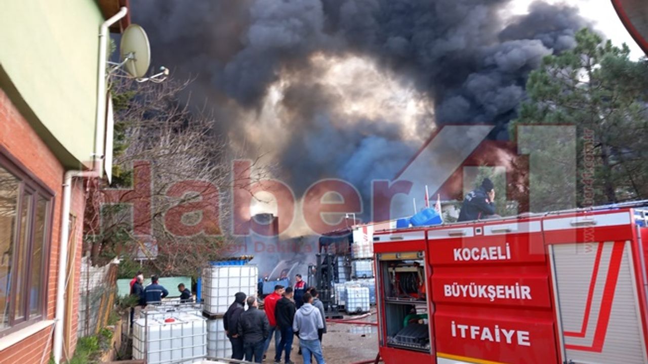 Kocaeli'de bulunan bir boya üretim tesiste yangın çıktı