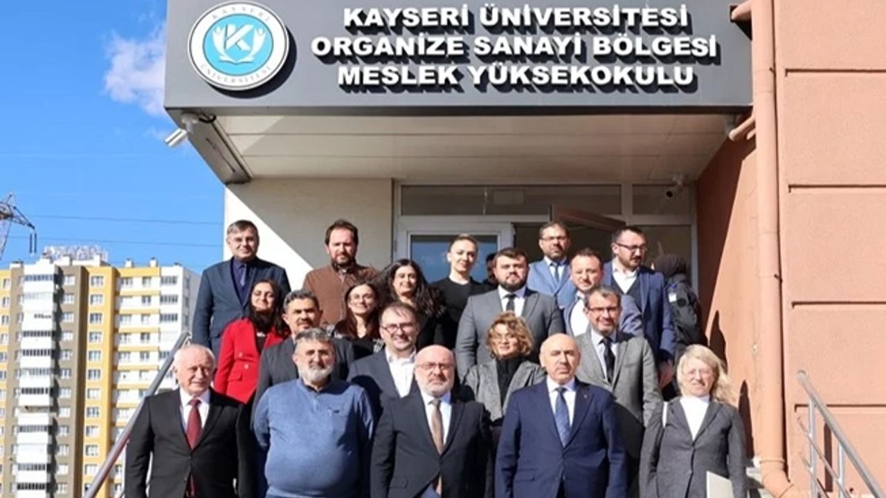 Prof.Dr. Ak'tan KAYÜ MYO'ya ziyaret