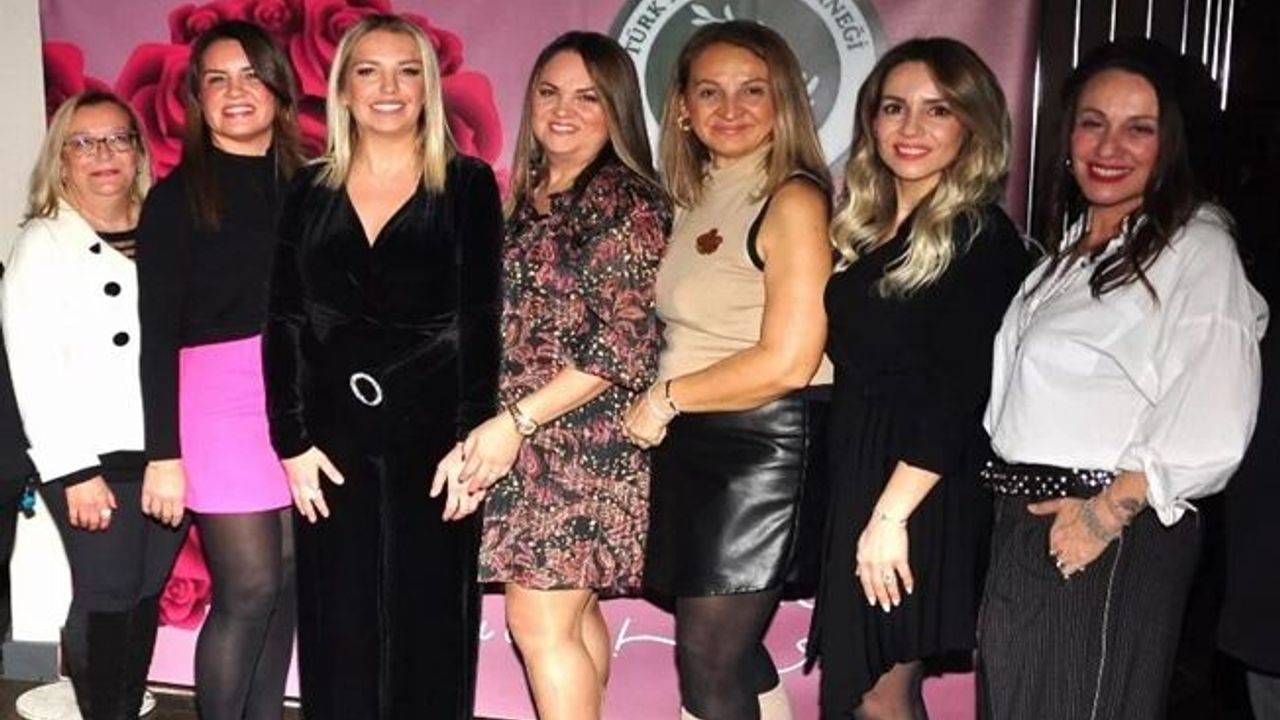 Bursalı annelerden eğlenceli 8 Mart kutlaması