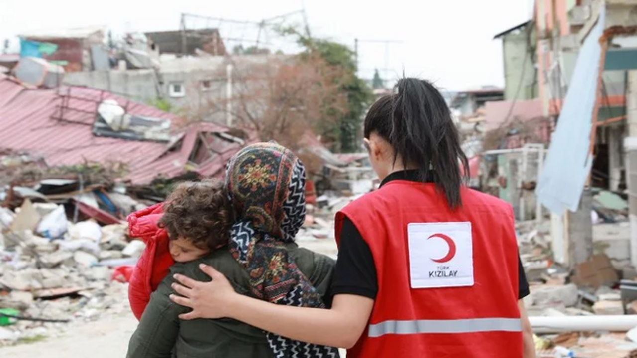 Kızılay'dan yetim çocuklara düzenli destek
