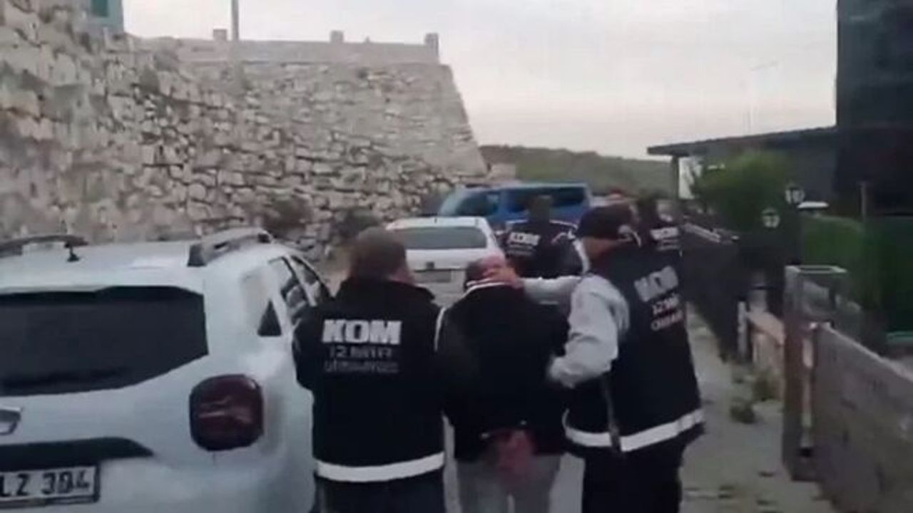 İzmir'deki 'Mahzen'de 8 gözaltı!