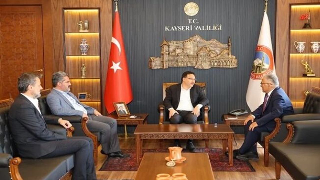 Mazbatasını alan Başkan Büyükkılıç, ilk ziyaretini Vali Çiçek’e yaptı