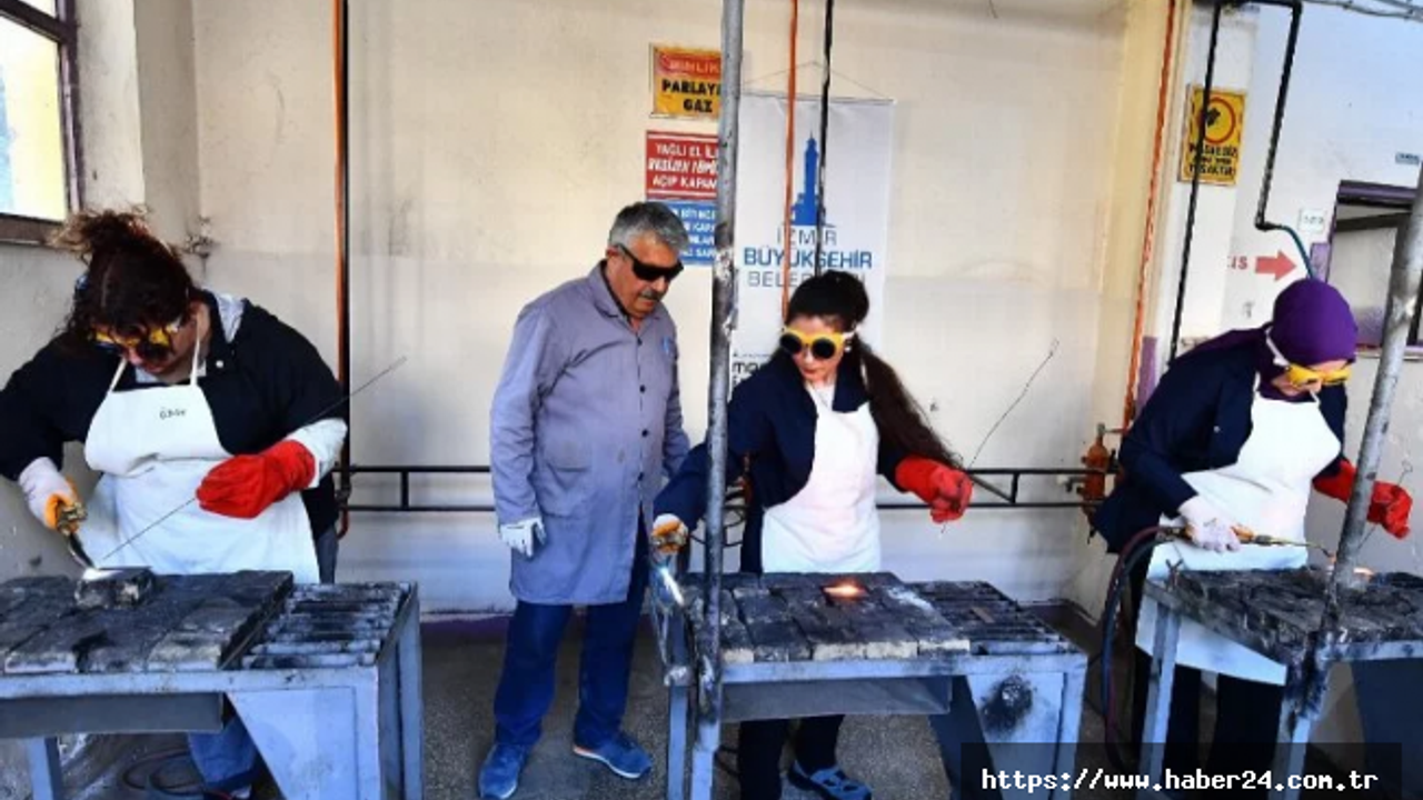 İzmir'de kadın kaynakçılar iş başında