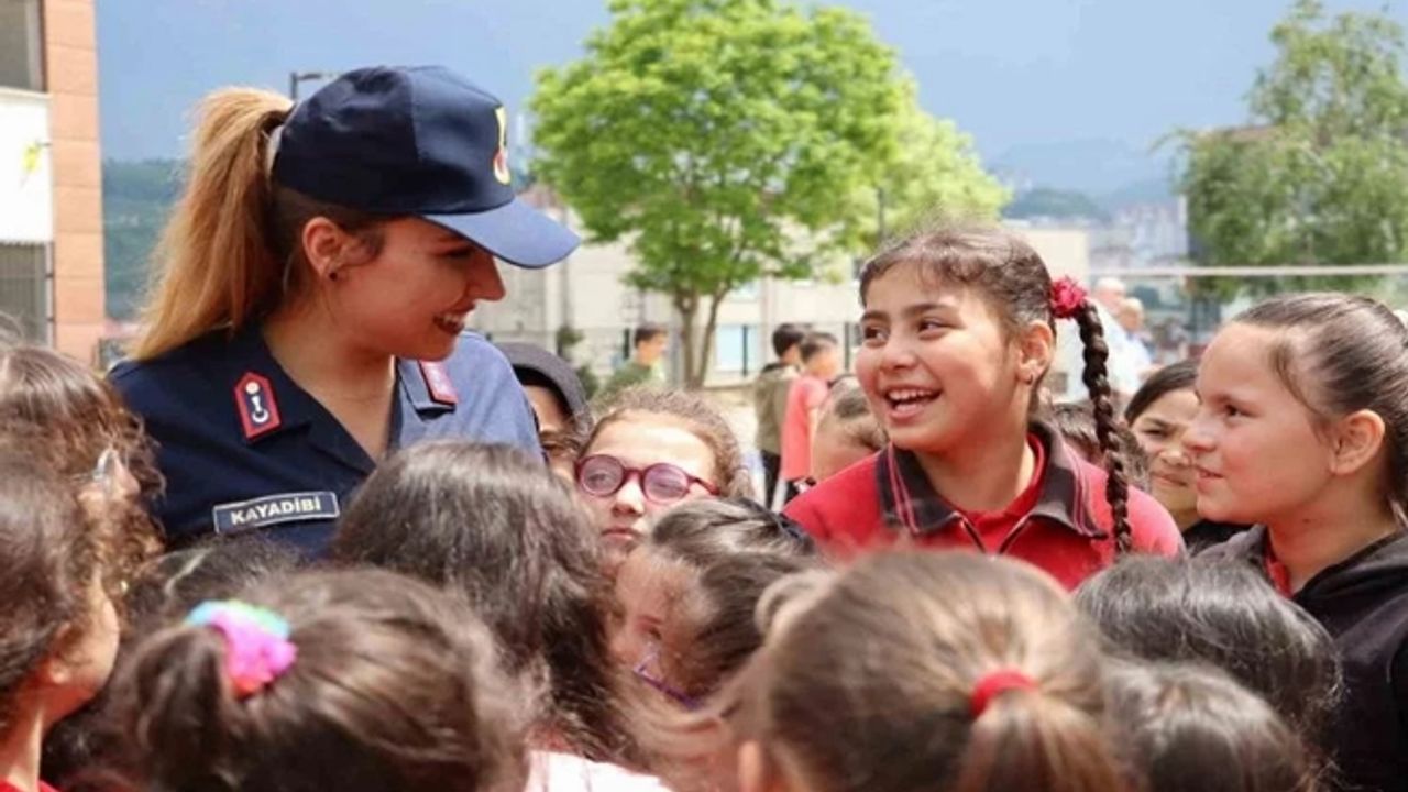 Ordu'da minikler jandarma ekipleriyle eğlenceli vakit geçirdi