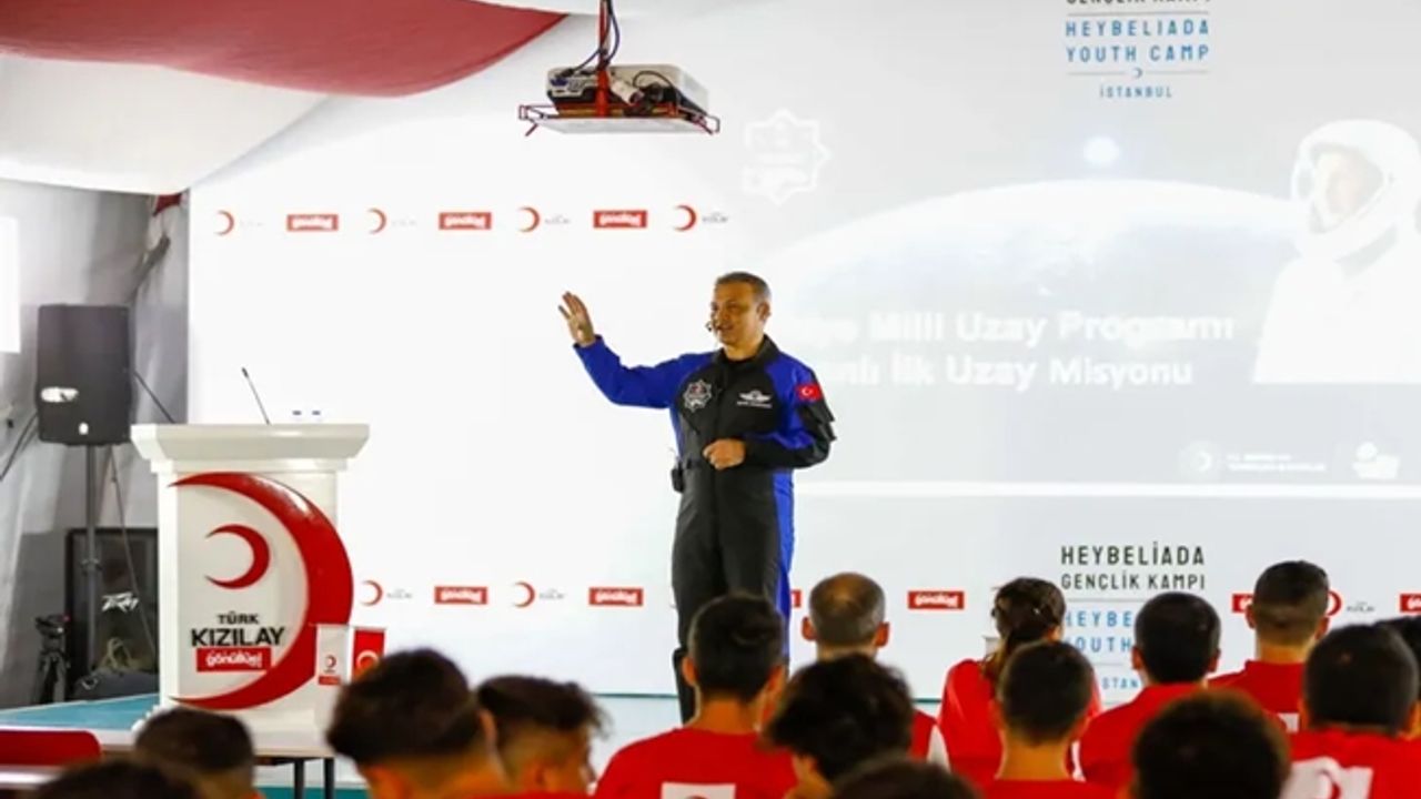 Astronot Gezeravcı depremzede öğrencilere ilham oldu