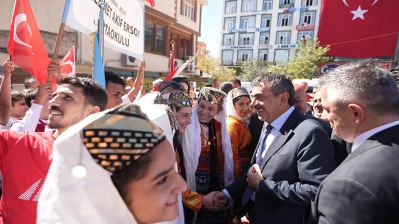 Bakan Tekin, 26. Besni Eğitim Bayramı'nda konuştu