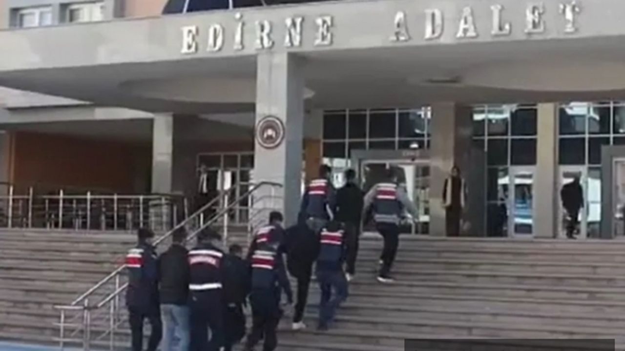 Edirne’de jandarma 5 göçmen organizatörü yakaladı