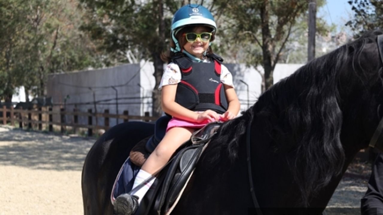 Kocaeli'de 20 bin çocuk binicilik sporuyla tanıştı