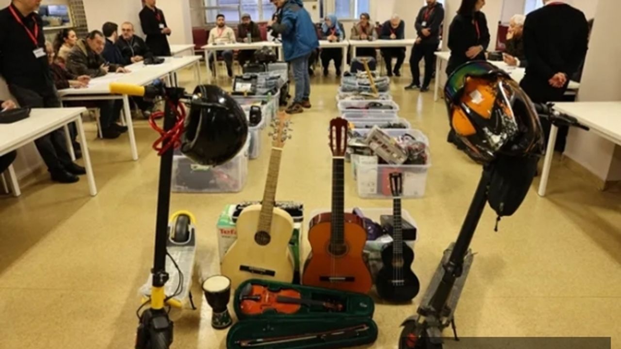 İstanbul'da unutulan eşyalar açık artırmaya çıktı!