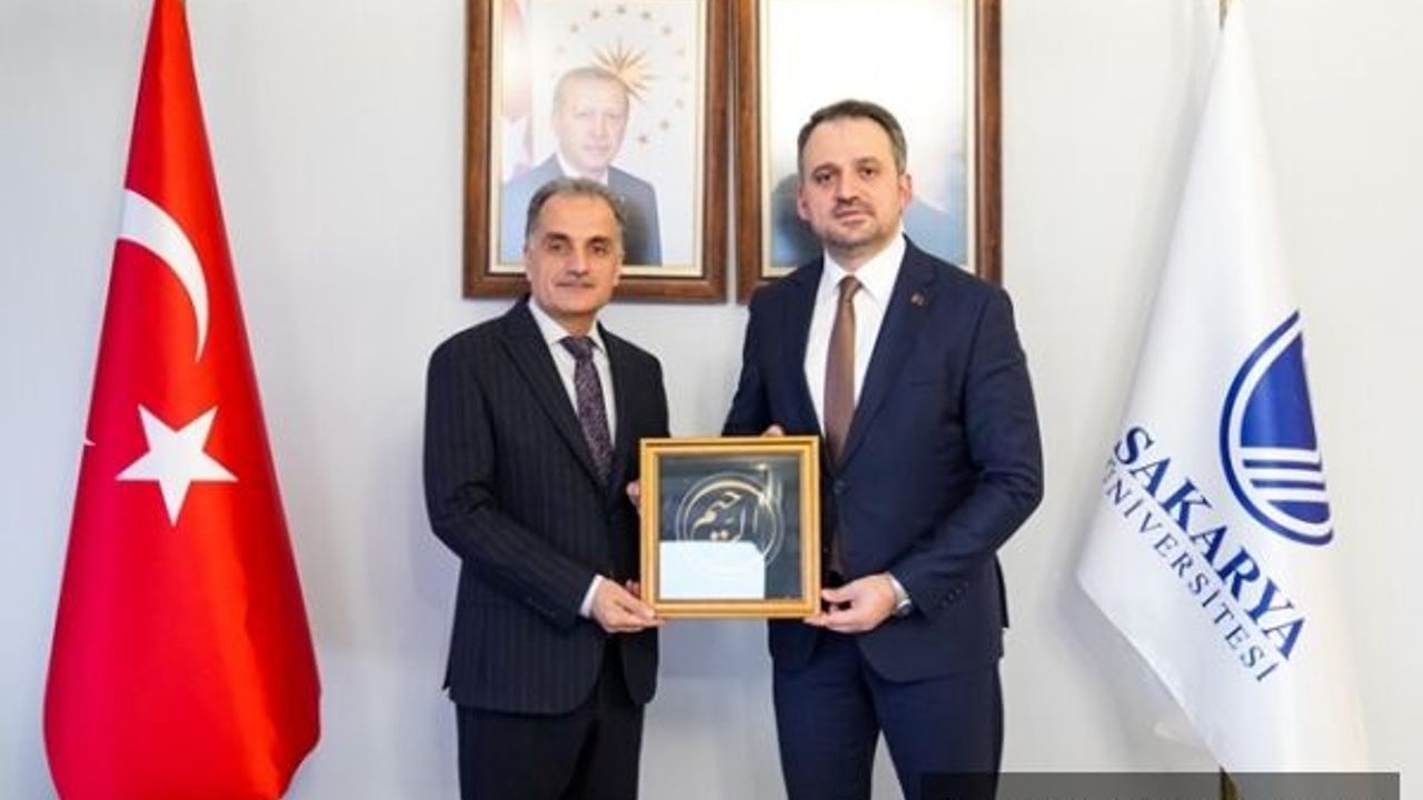 ‘Türkiye Yüzyılı: Gençliğin Yüzyılı’ Konferansı Büyük İlgi Gördü