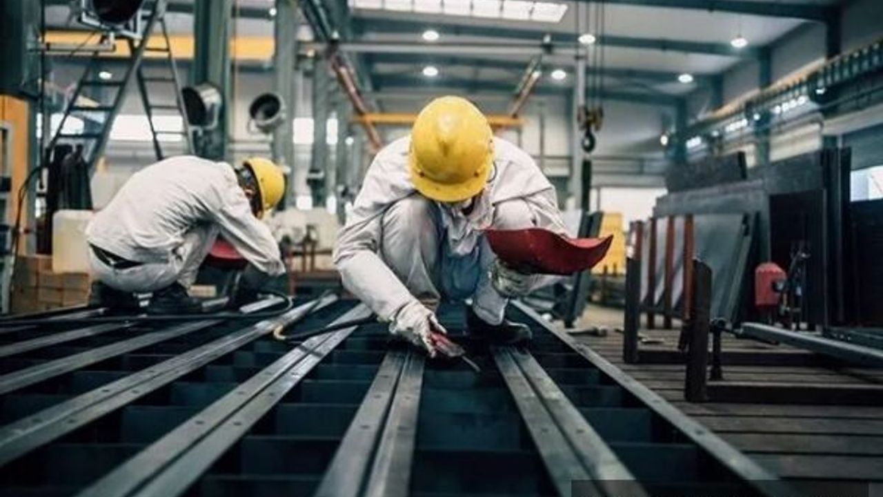 Ücretli çalışan sayısı aylık bazda değişmedi!