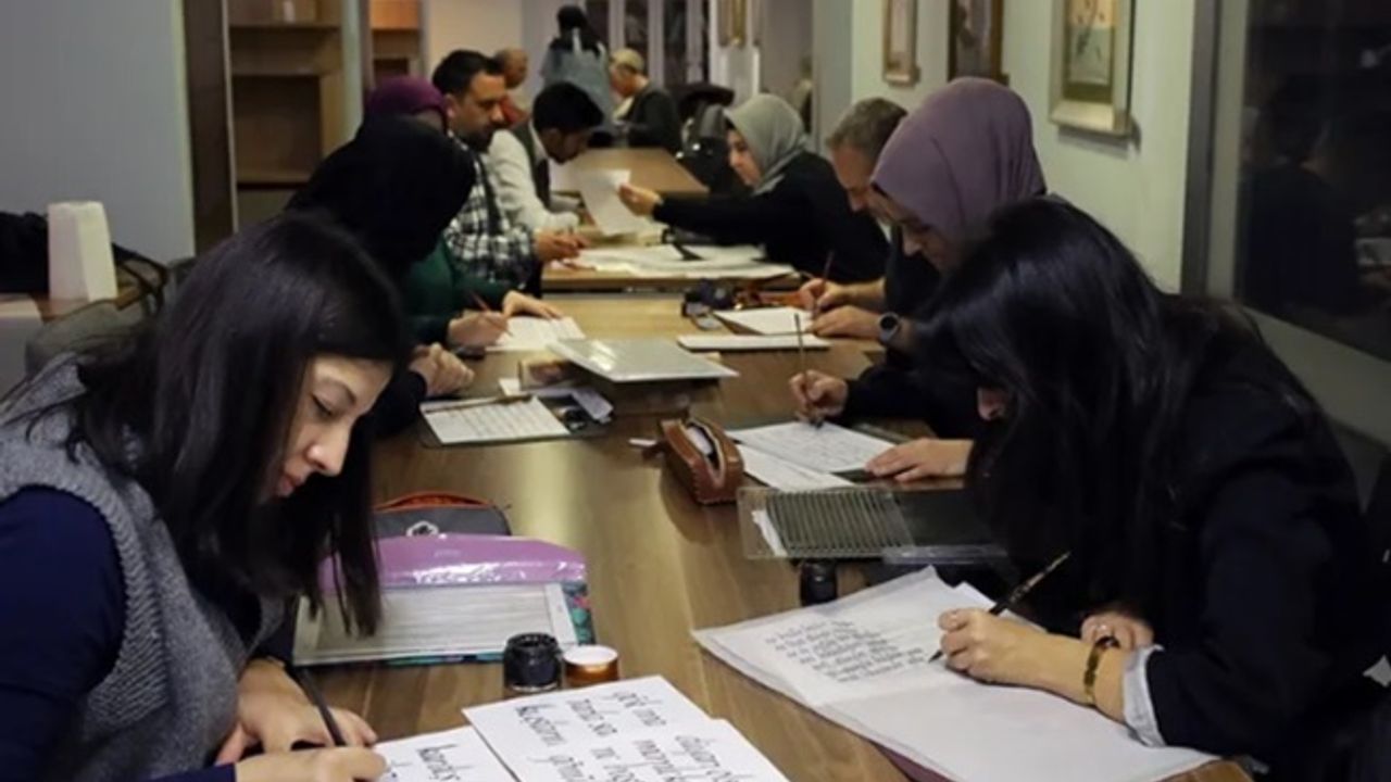 Kaligrafi ile her satır sanat eserine dönüşüyor