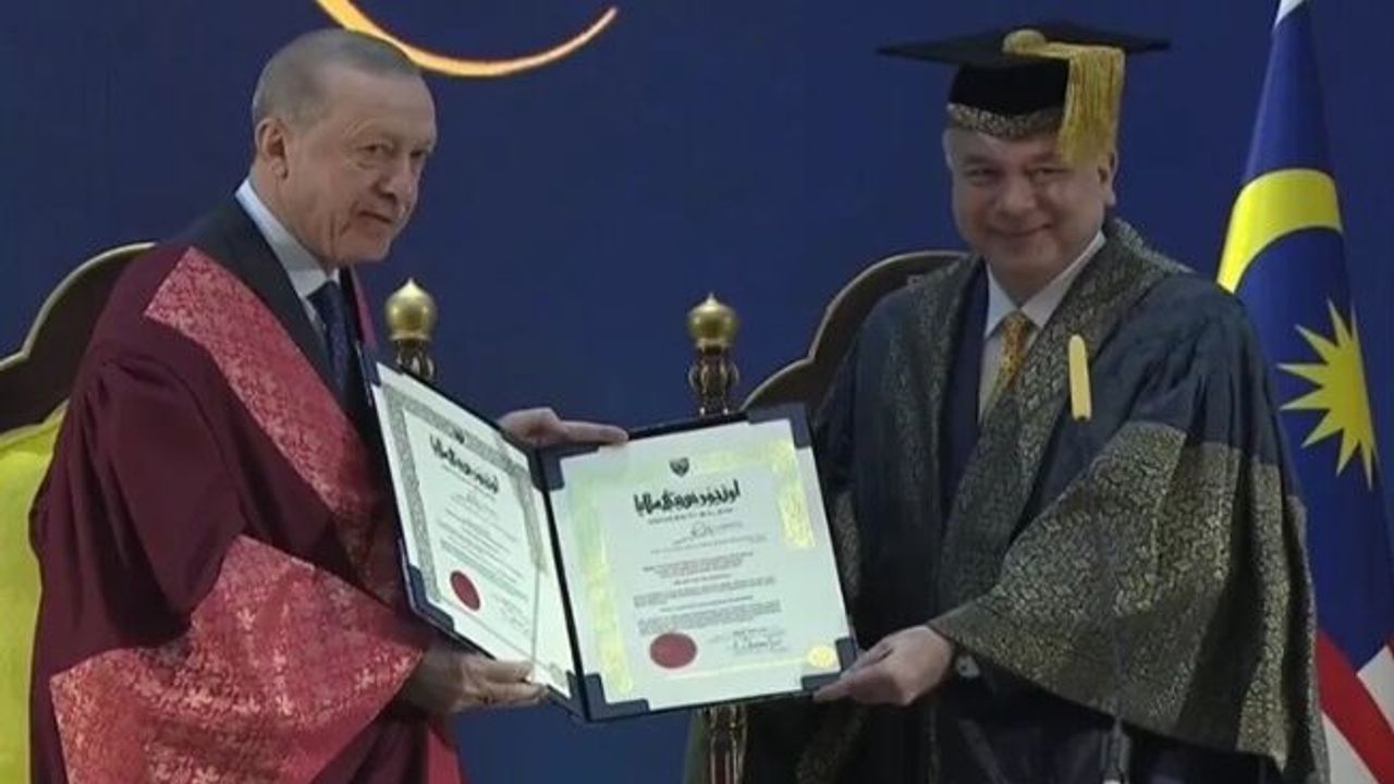 Malezya'dan Cumhurbaşkanı Erdoğan'a fahri doktora beratı