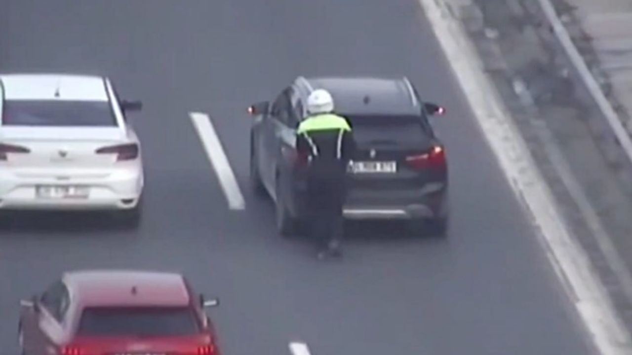 Polis memurunun insani duyarlılığına Bakan Yerlikaya'dan tebrik