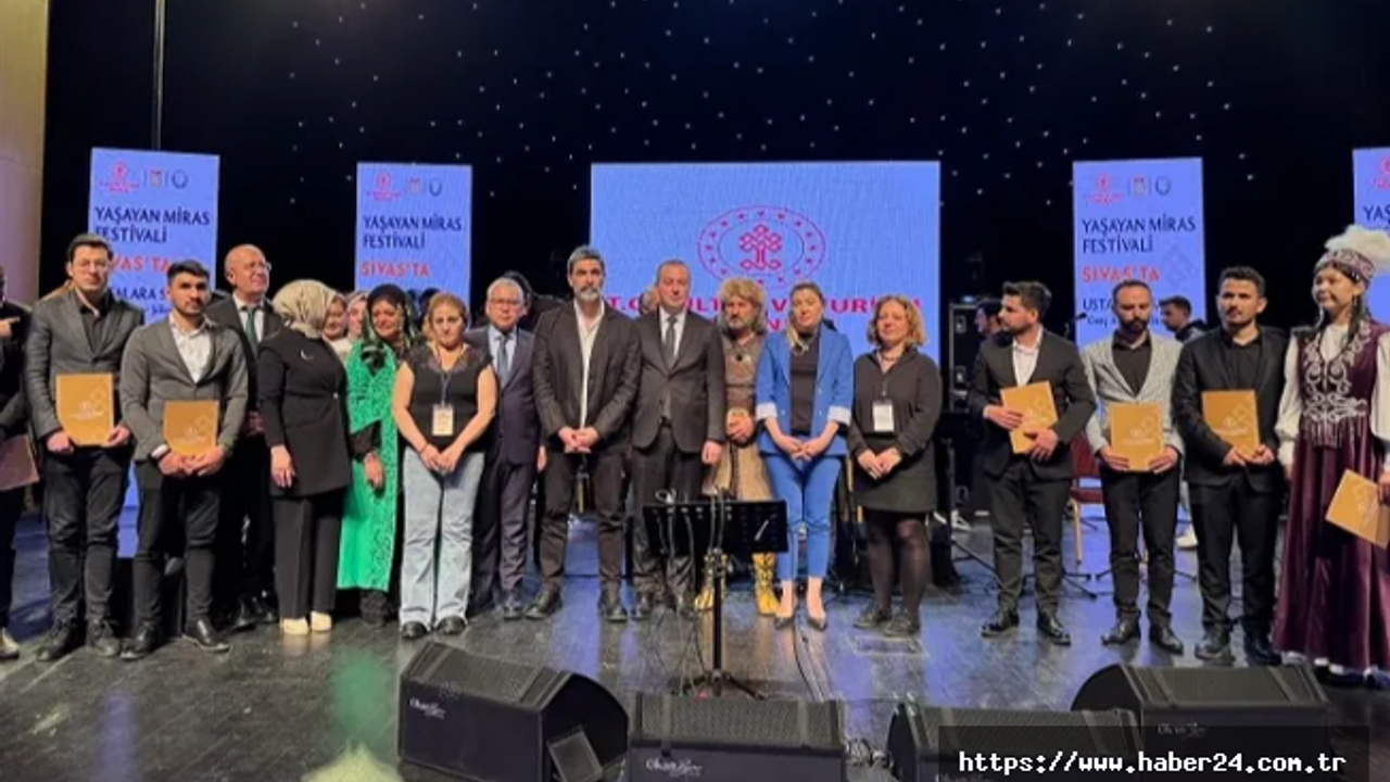 Sivaslı sanatseverlerden 'Yaşayan Miras'a yoğun ilgi