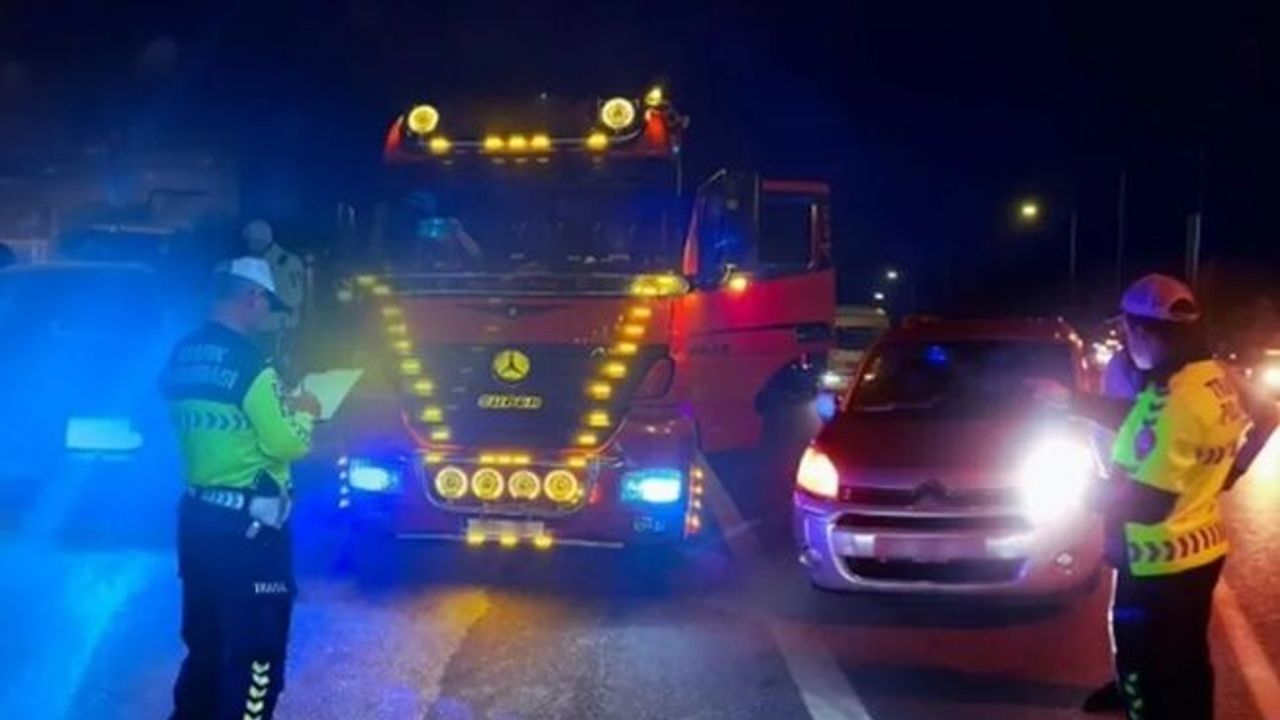 2025’te standart dışı far kullanan 26 bin 822 sürücüye ceza!