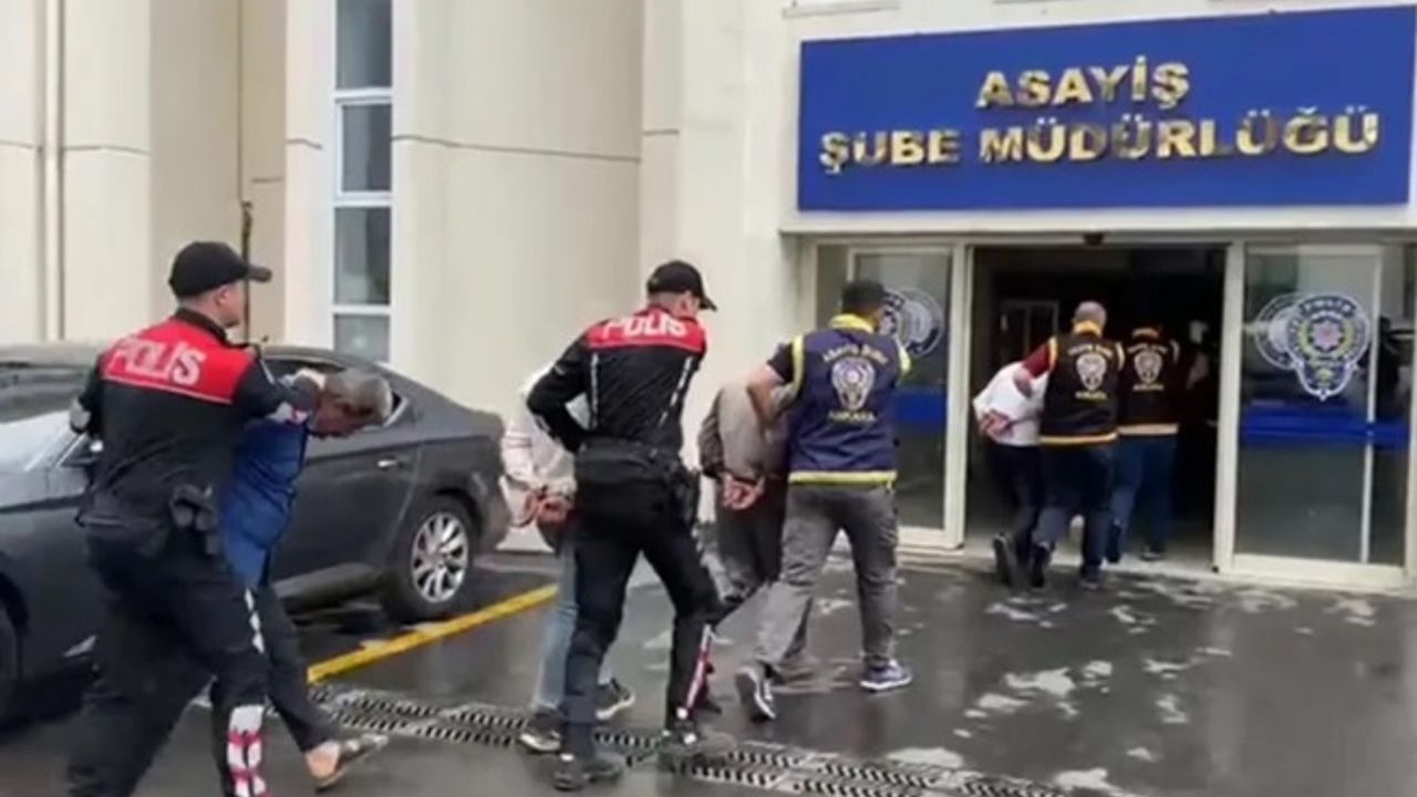 Ankara'da polise saldıran 12 kişi gözaltına alındı