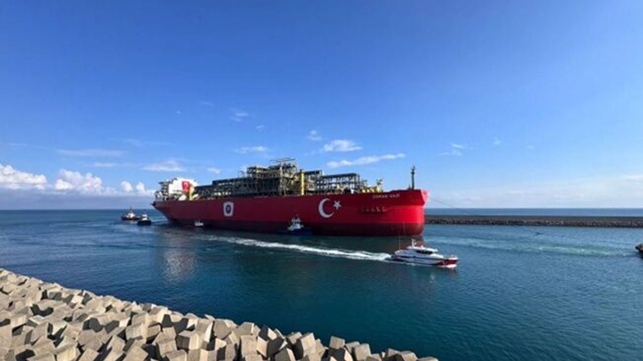 "Osman Gazi" gemisi Filyos Limanı’na demir attı