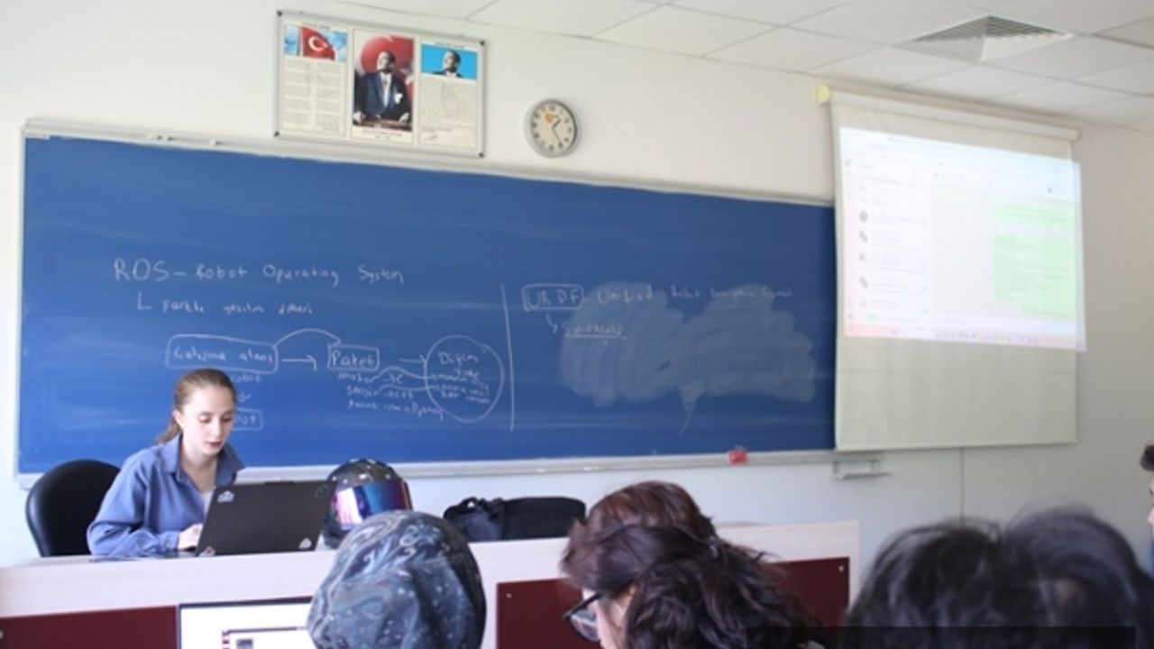 Sakarya Üniversitesinde “Uygulamalarla Robotikte Yapay Zeka” Etkinliği