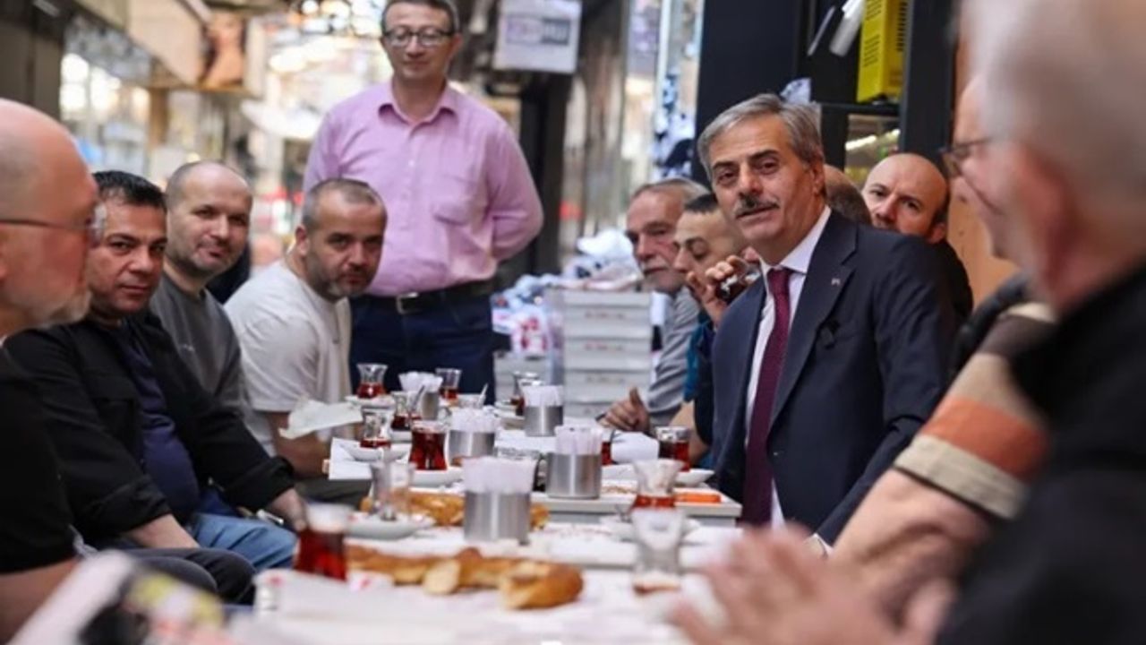 Sakarya Uzunçarşı’da Başkan Alemdar kunduracı esnafıyla buluştu