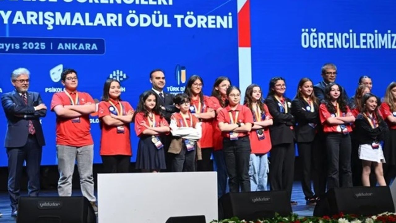 TÜBİTAK orta ve liseli öğrencilerin araştırma projelerini ödüllendirdi