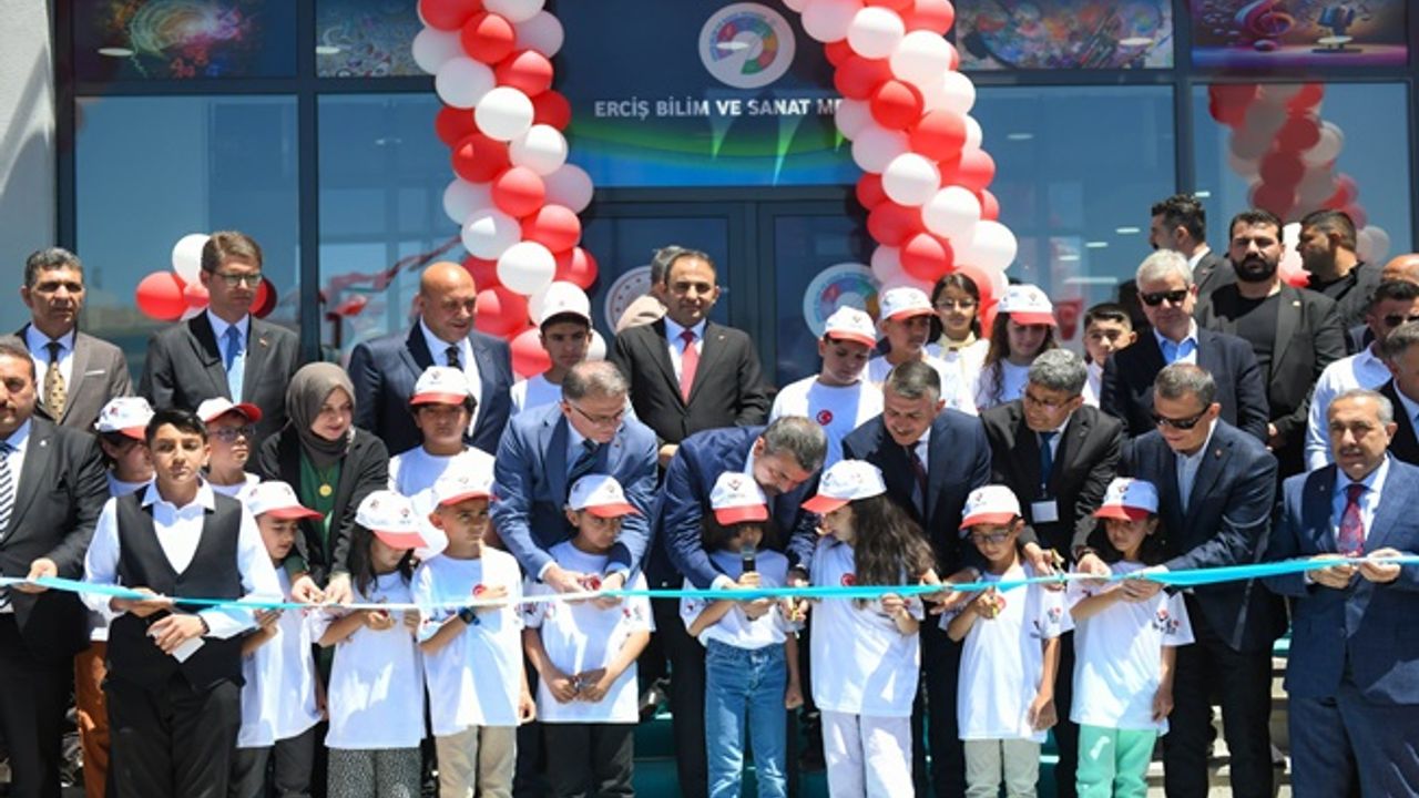 Bakan Tekin Erciş İlçesinde BİLSEM Açılışını Yaptı