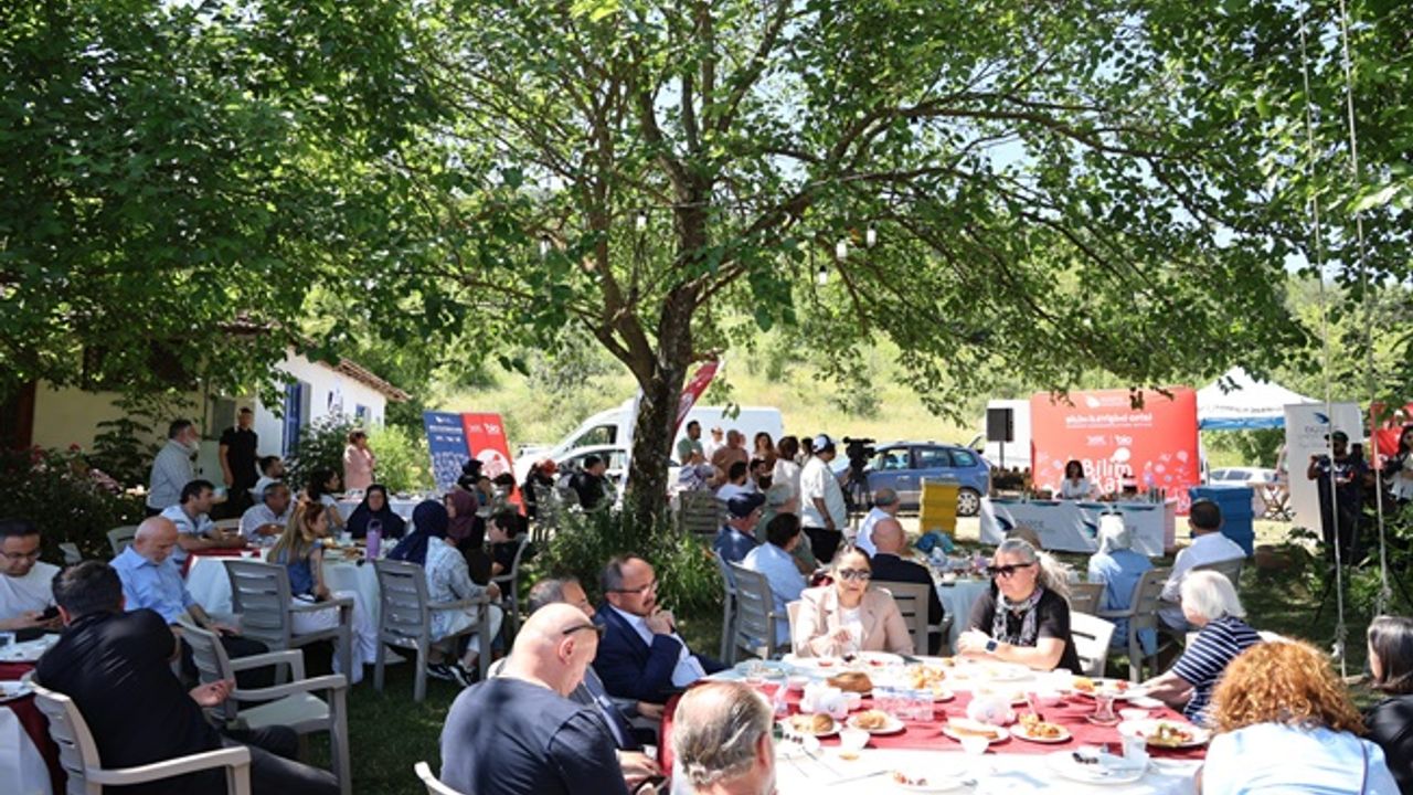 Düzce Üniversitesi’nin Bilim Kafe Etkinliğine Yoğun İlgi