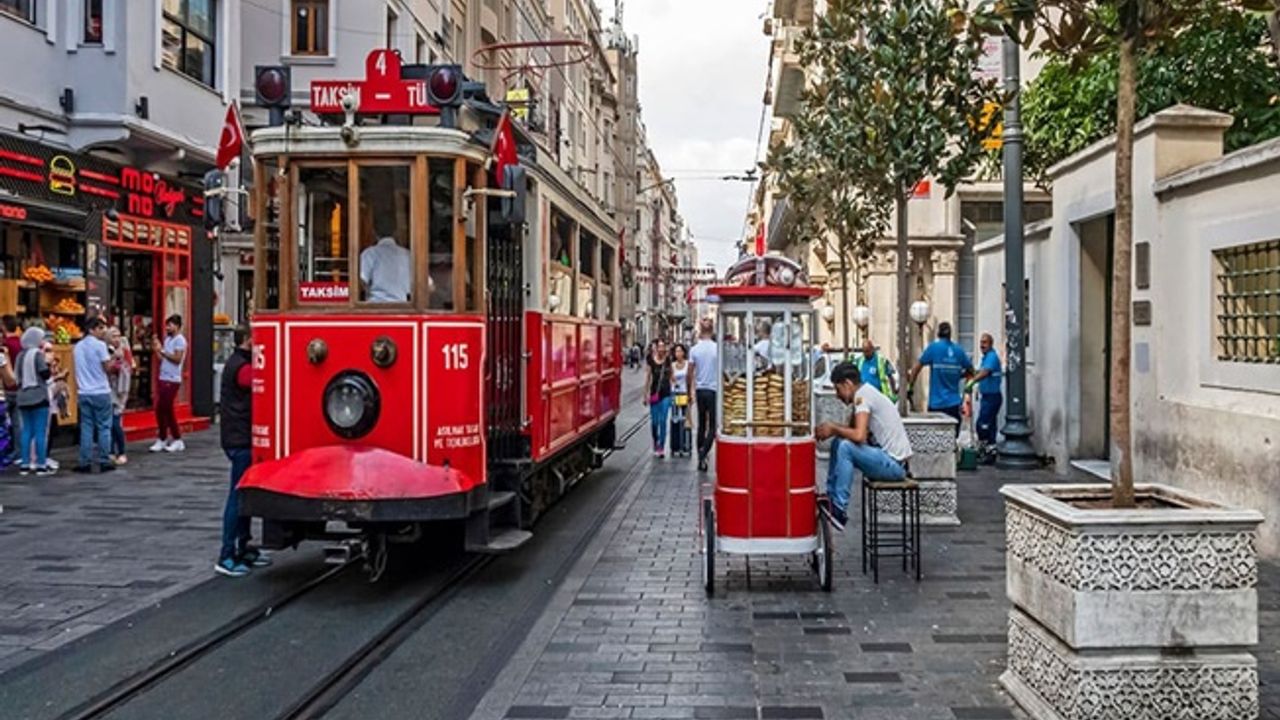 İstanbul’da kamusal alanda yüksek sesle müzik dinleyenlere para cezası