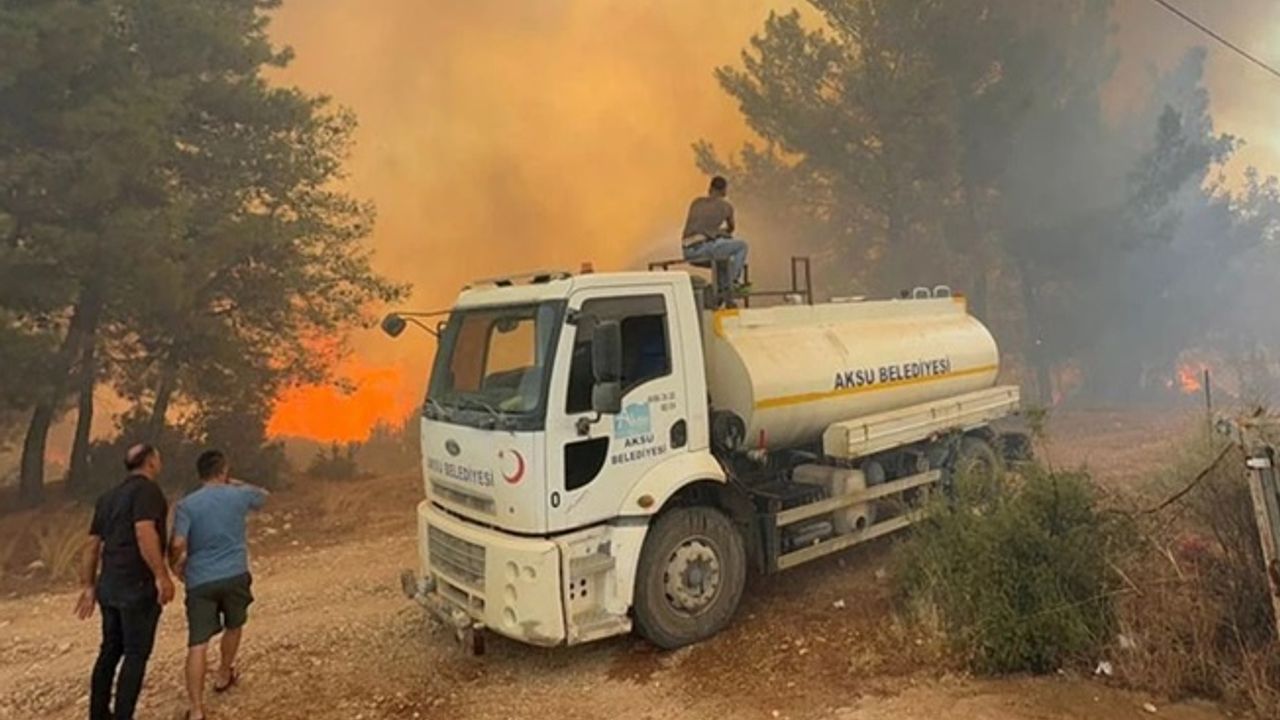 Antalya Aksu’da orman yangını: Müdahale sürüyor