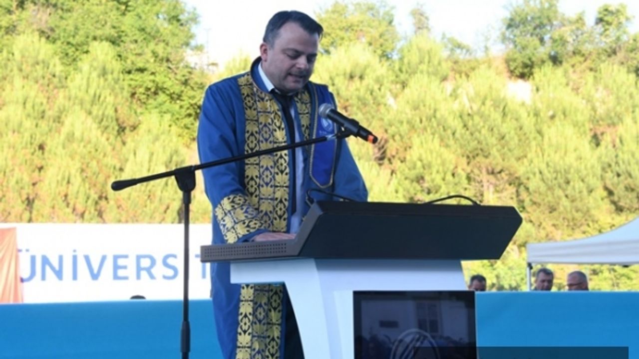 İnsan ve Toplum Bilimleri Fakültesi Mezunlarını Uğurladı