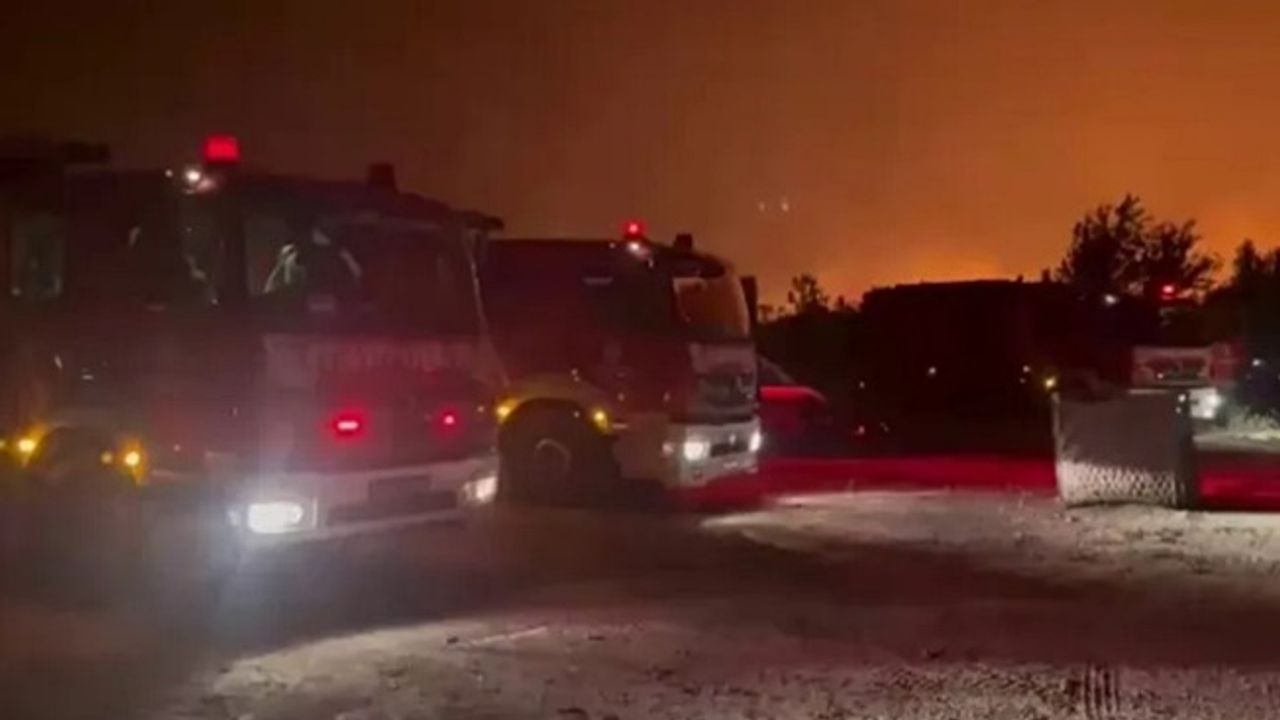 Tekirdağ Şarköy ve Çanakkale Ayvacık’ta yangınlara müdahale sürüyor