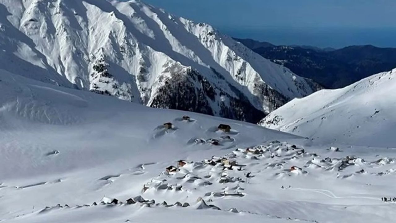 Temmuz ayında Rize ve Trabzon’un yaylaları beyaza büründü
