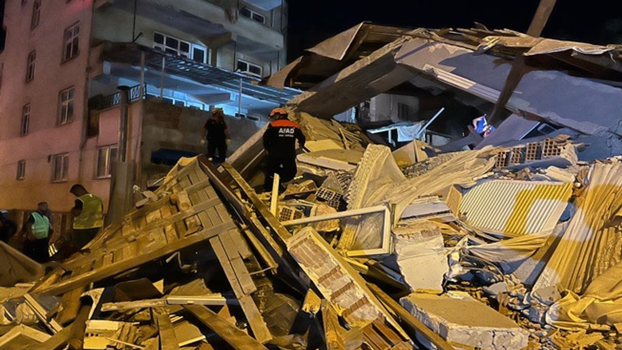 Balıkesir Sındırgı Depreminde Ölen Kişinin Kimliği Belli Oldu