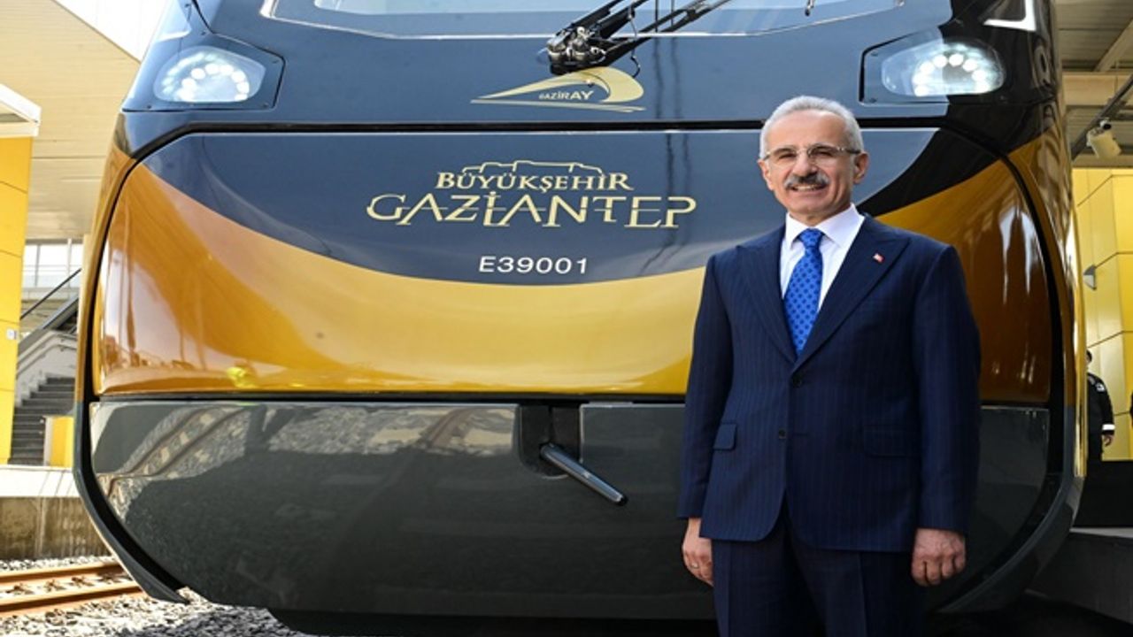Gaziray Projesi’nin İkinci Yerli Banliyö Tren Seti Üretimi Tamamlandı