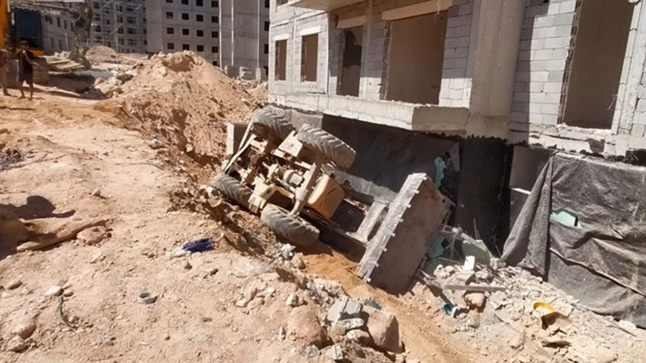 Malatya’da şantiyede iş makinesi devrildi: 1 ölü