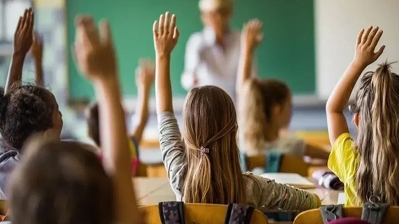 20 milyon öğrenci yarın okula dönüyor